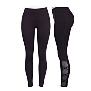 Pop fit black lily leggings w/pockets. NWT.